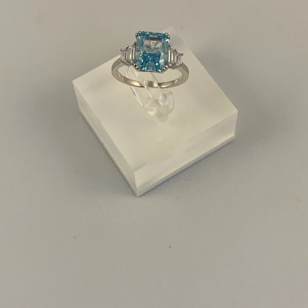 2ct Radiant Aquamarine Ring - Picture 5 of 15